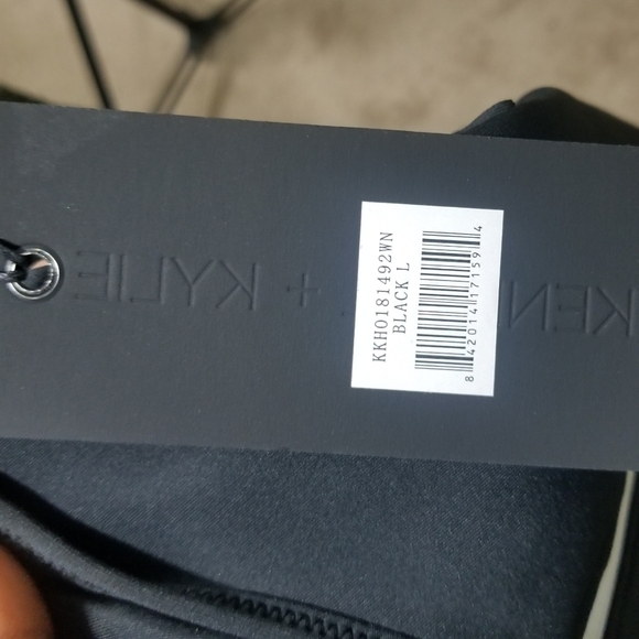 $98 Kendall & Kylie Zip Front Deep V-Neck Crop Top - Picture 5 of 8